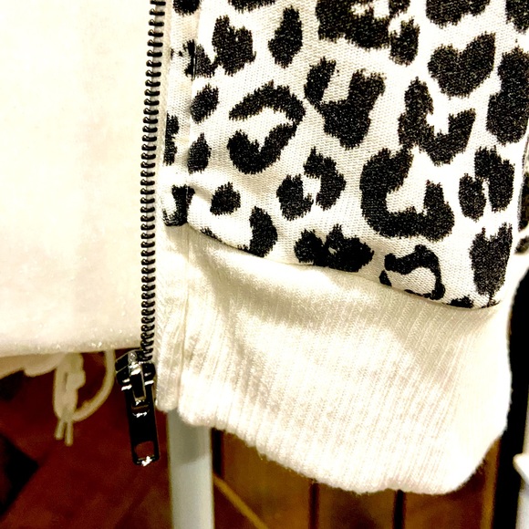 Chaser Black & White Cheetah Patterned Zip Front Hooded Jacket - Picture 6 of 16
